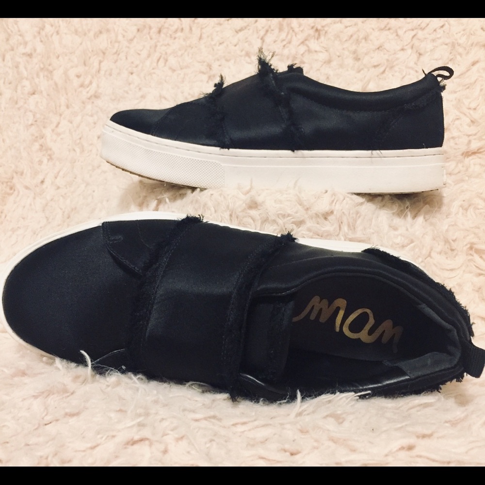 Sam Edelman Levine in silky black. wsz 8.5